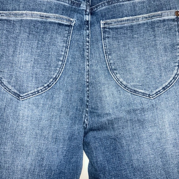 Judy Blue Classic Straight Leg Capri Jeans - Picture 3 of 13